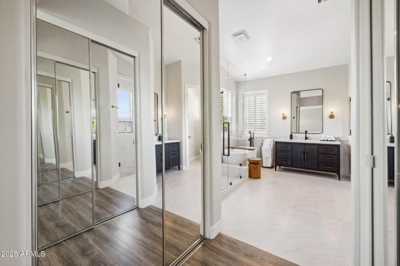 25-web-or-mls-6414-e-monte-cristo-ave