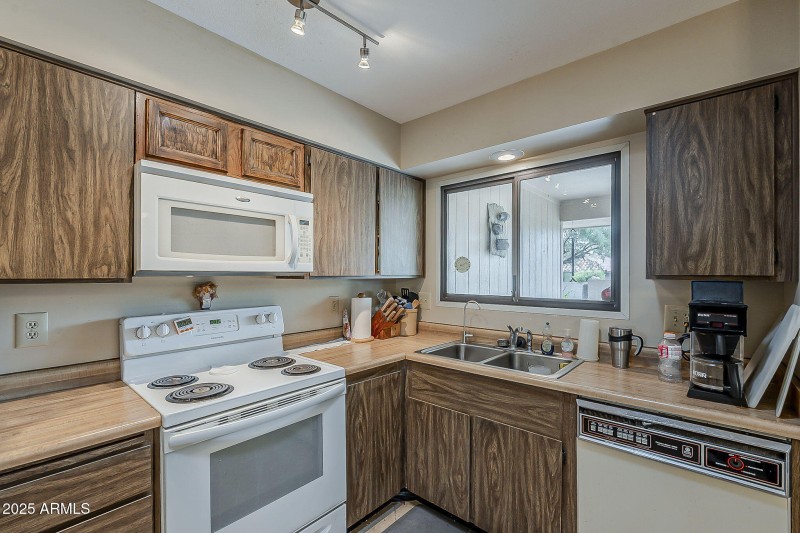 17-web-or-mls-Blue Bonnet-17