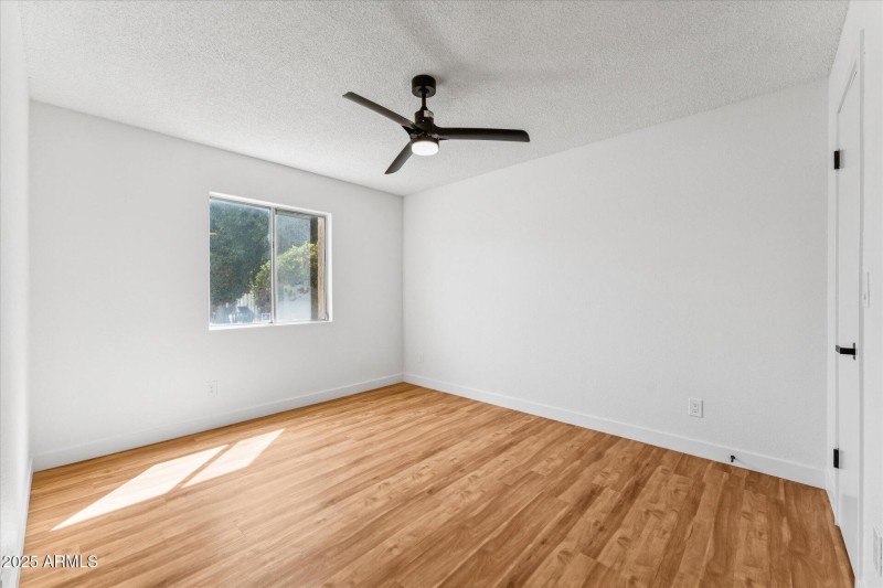 10-009-primary-bedroom