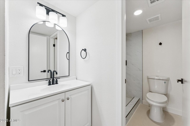 13-012-primary-bathroom