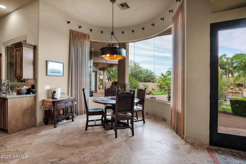 Kitchen incl Breakfast & Family dining