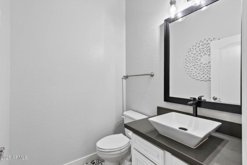 79_6858_W_Peak_View25_mls