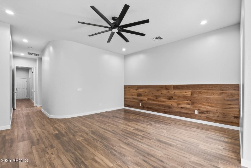 72_6858_W_Peak_View18_mls