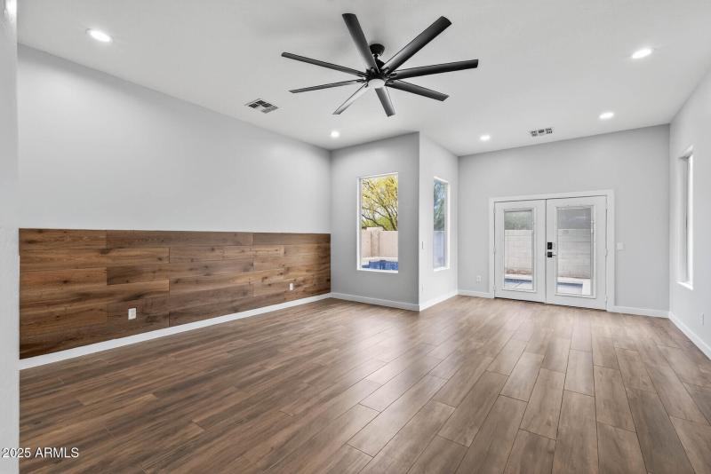 71_6858_W_Peak_View17_mls