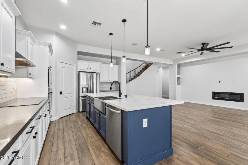 66_6858_W_Peak_View12_mls