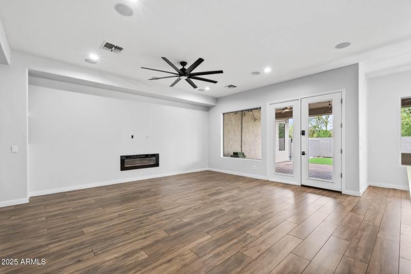 63_6858_W_Peak_View9_mls