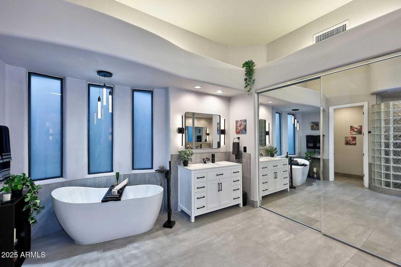 Primary Bath-Slipper Tub