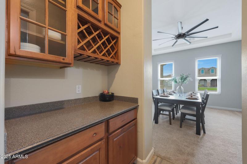 Butler's area between kitchen and dining