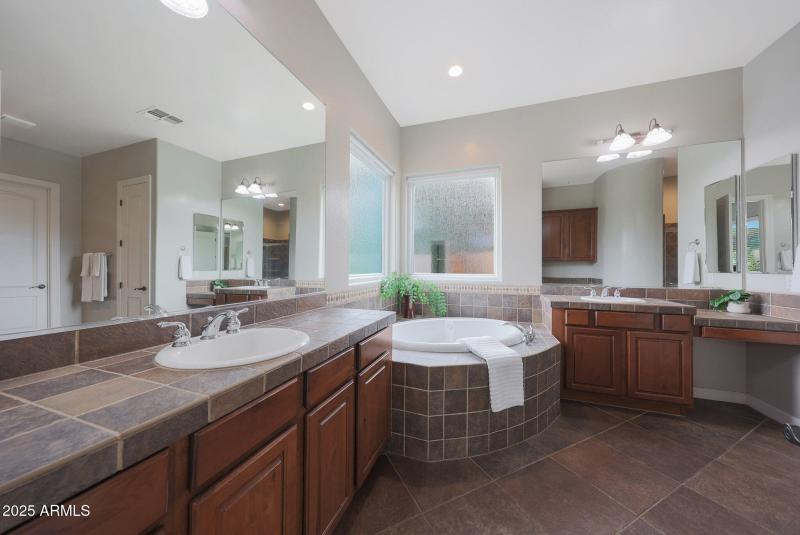 Owners sutie bathroom