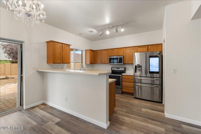 12-Dining to Kitchen