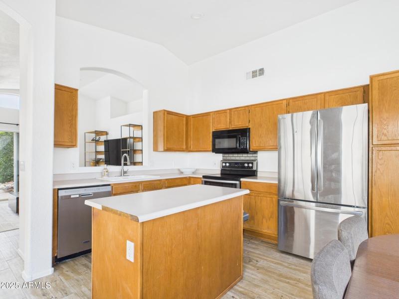 CAM02404G0-PR0143-STILL003