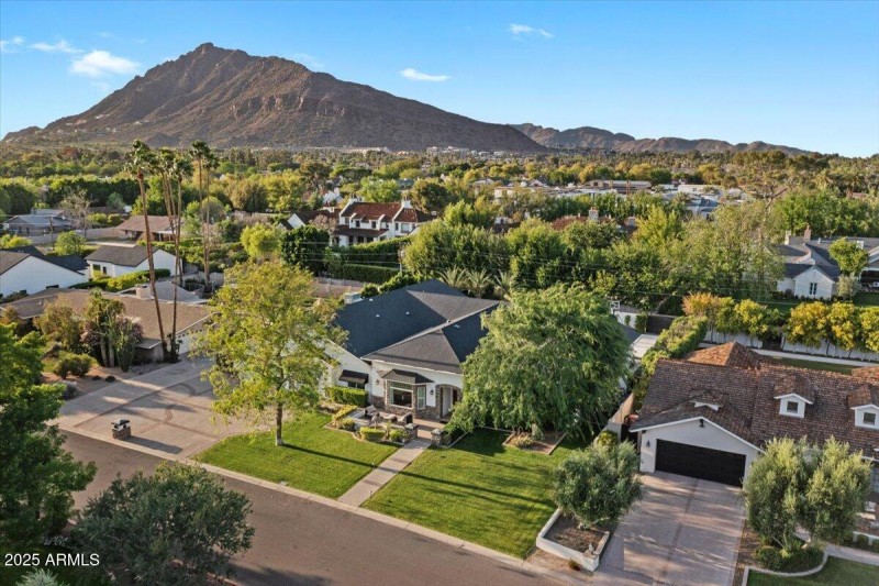 004-Aerial front of home