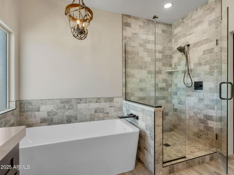 033_Primary suite tub and shower