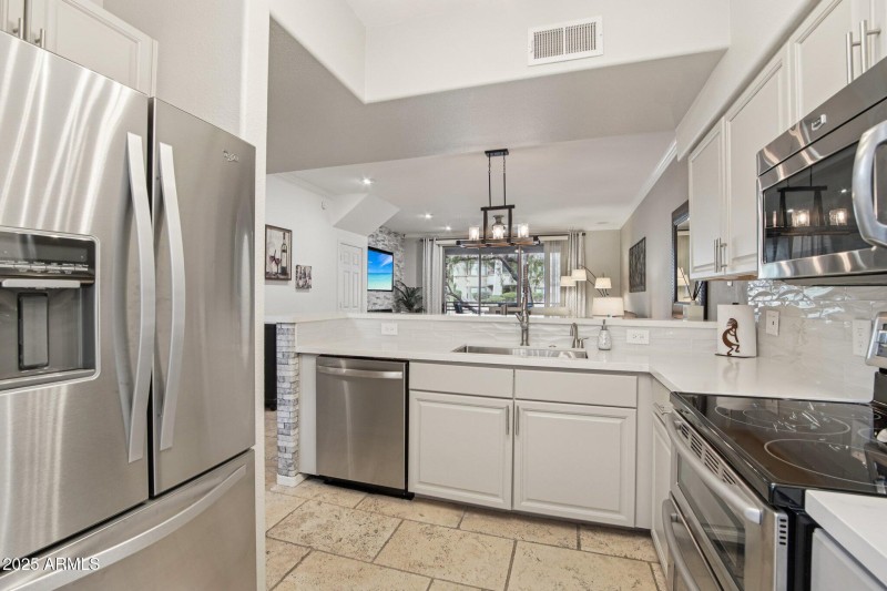 11-web-or-mls-N 76th St 1104-S1909-011