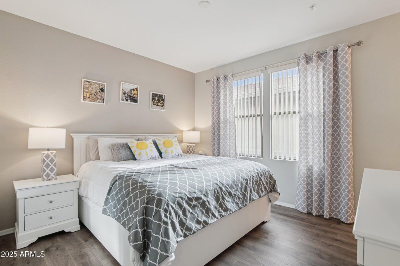 14-web-or-mls-N 76th St 1104-S1909-014