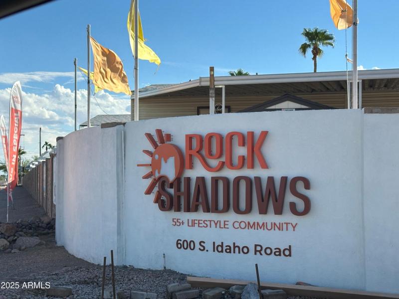 Rock Shadows Community Sign