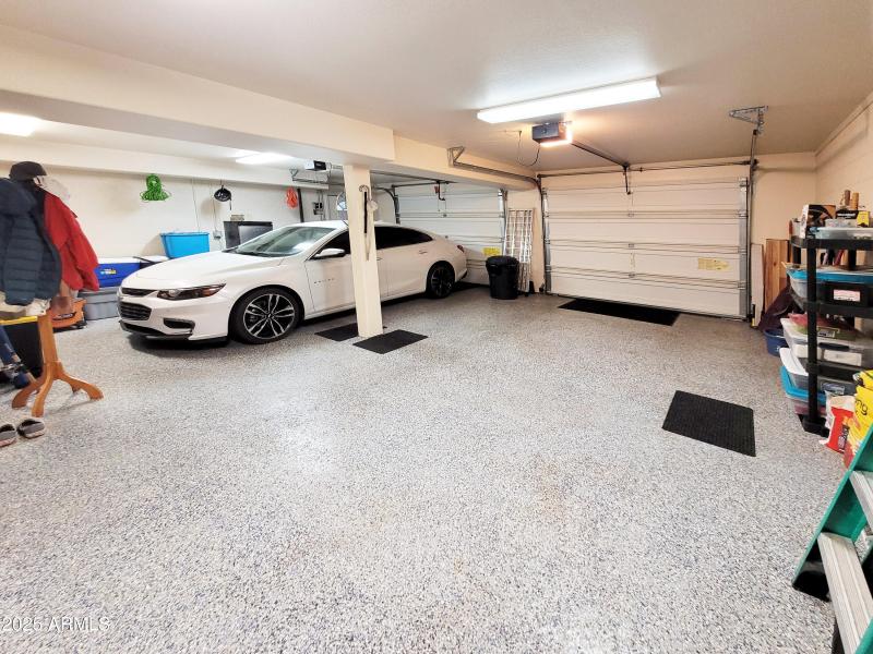 Large 2 Garage w/Epoxy floor