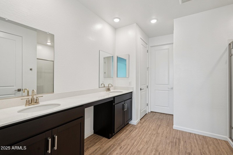 40-web-or-mls-W Brown St-S1909-040