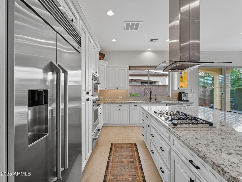 Kitchen/Upgraded Appliances