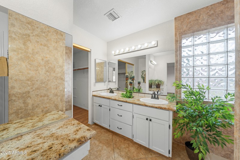 Interior - 4064 S Comanche Dr-14