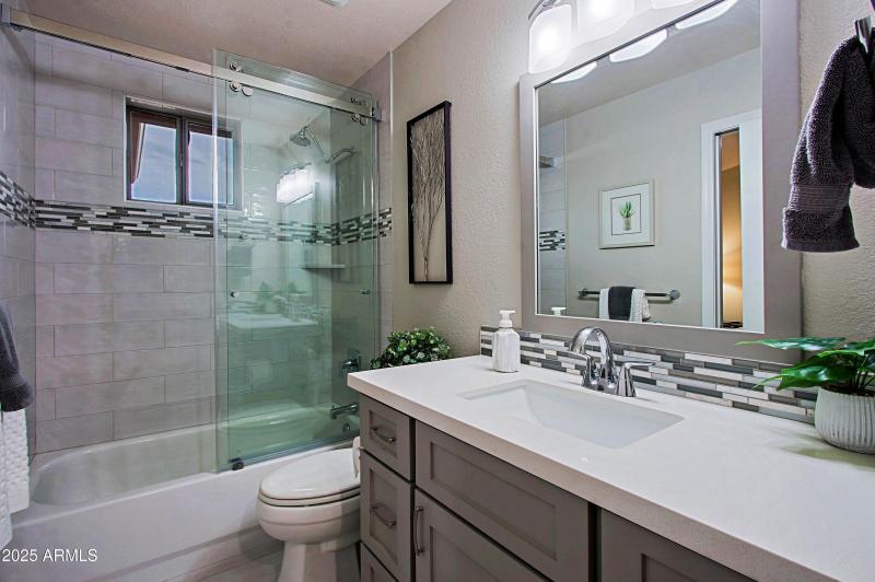 Exec. Suite/2nd Bath 1