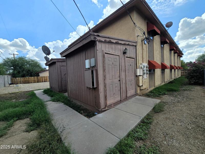 2118_W_Belmont_Back_View2