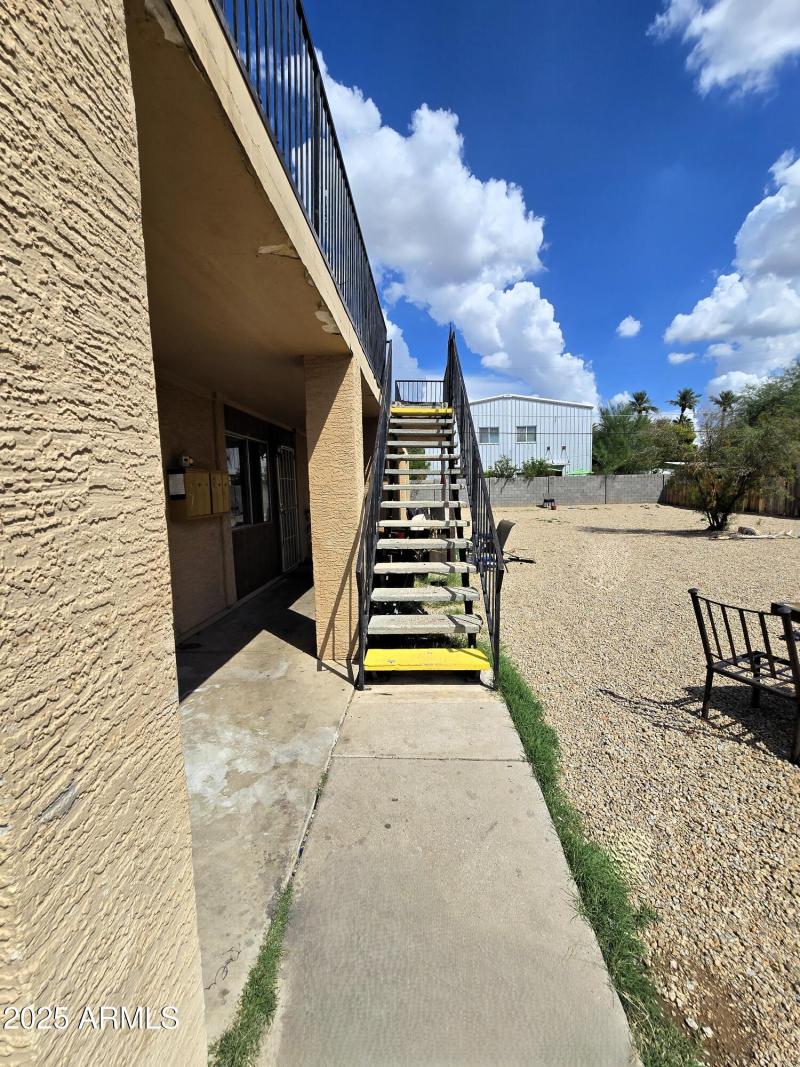 2118_W_Belmont_Stairs