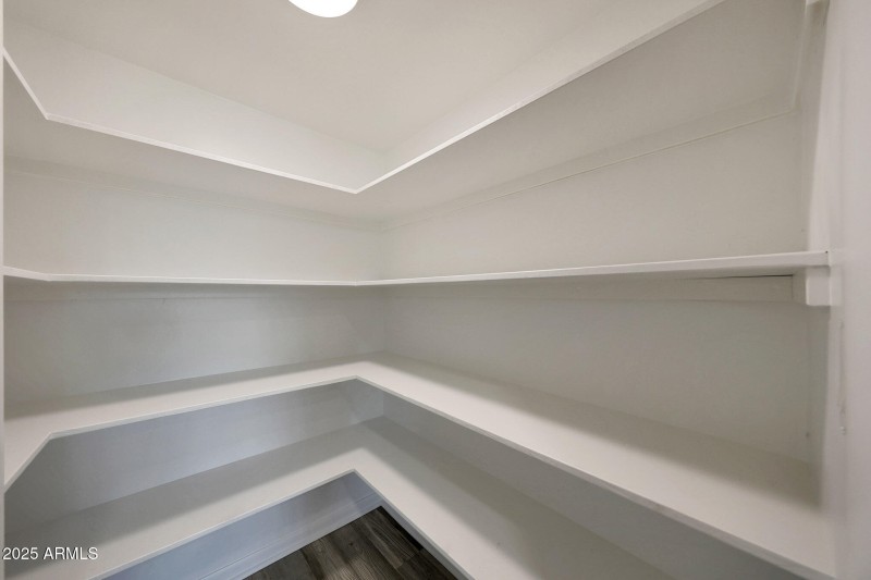 Ext Lrg Pantry!!!