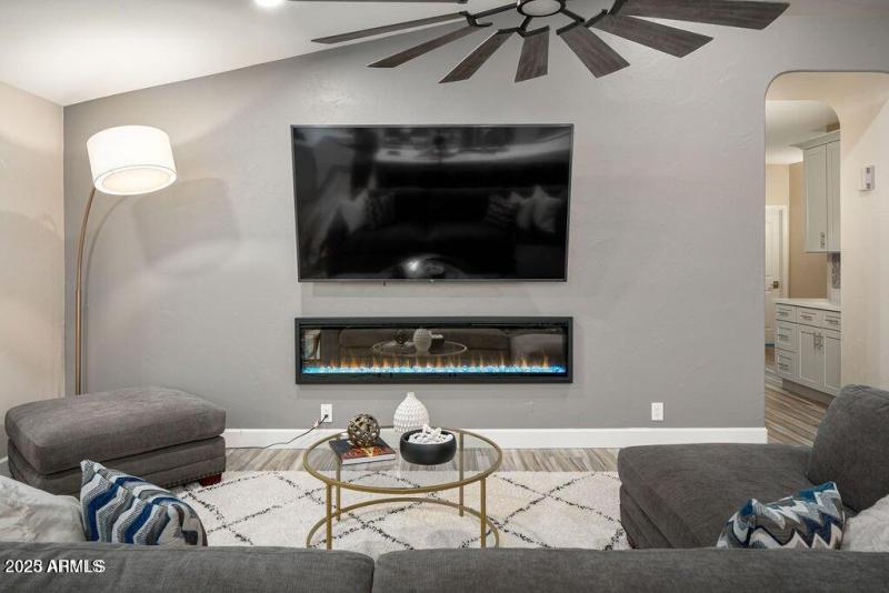 grover family room 2