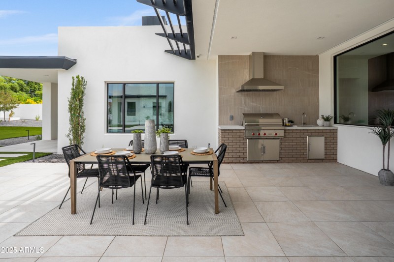 Backyard Kitchen & Dining