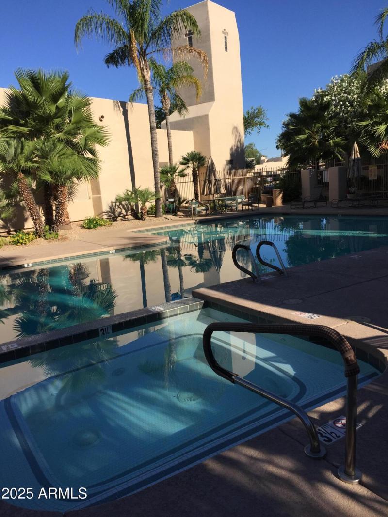 11333 N 92nd St 1085 pool