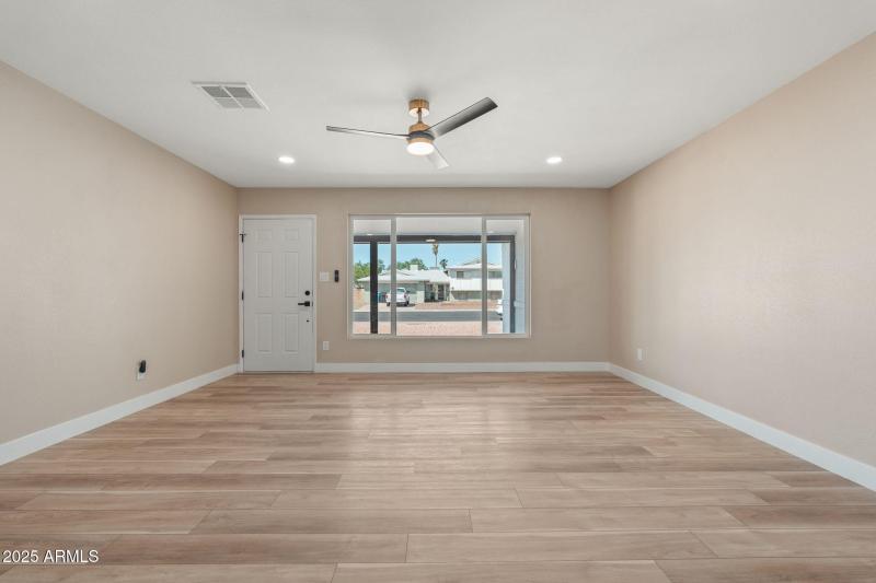 3121 W Hearn Rd - 03