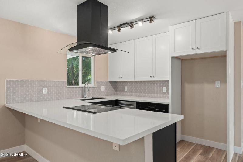 3121 W Hearn Rd - 09