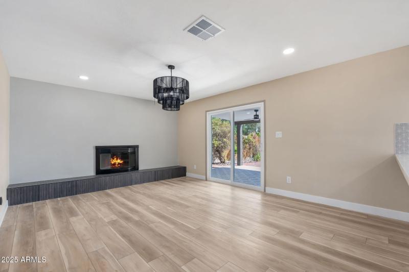 3121 W Hearn Rd - 12