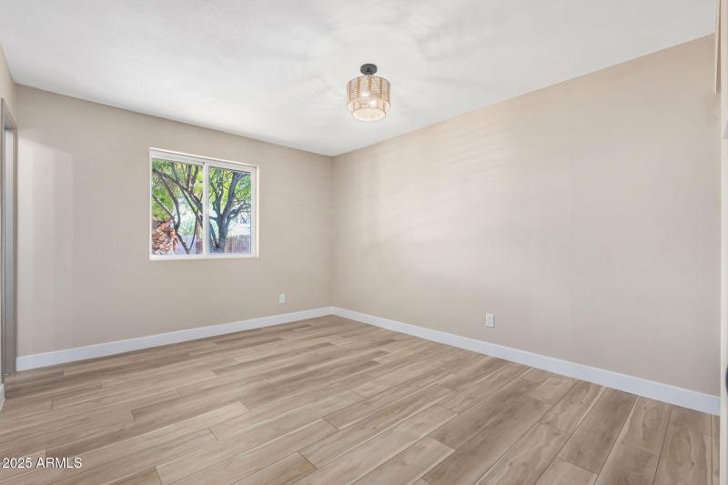 3121 W Hearn Rd - 14