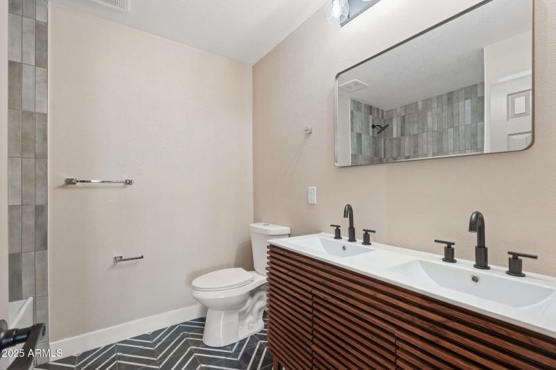 3121 W Hearn Rd - 22