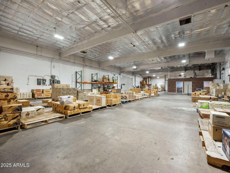 31-web-or-mls-4239 N 40th Ave-18