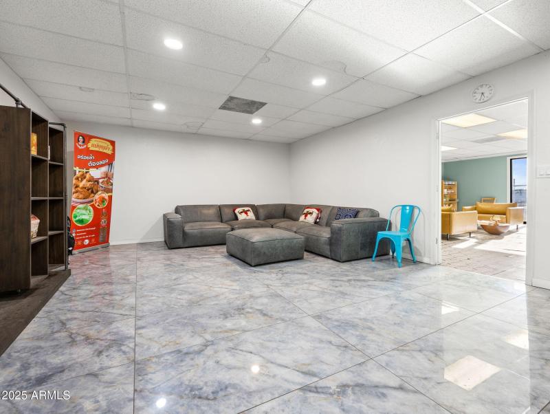 20-web-or-mls-4239 N 40th Ave-35