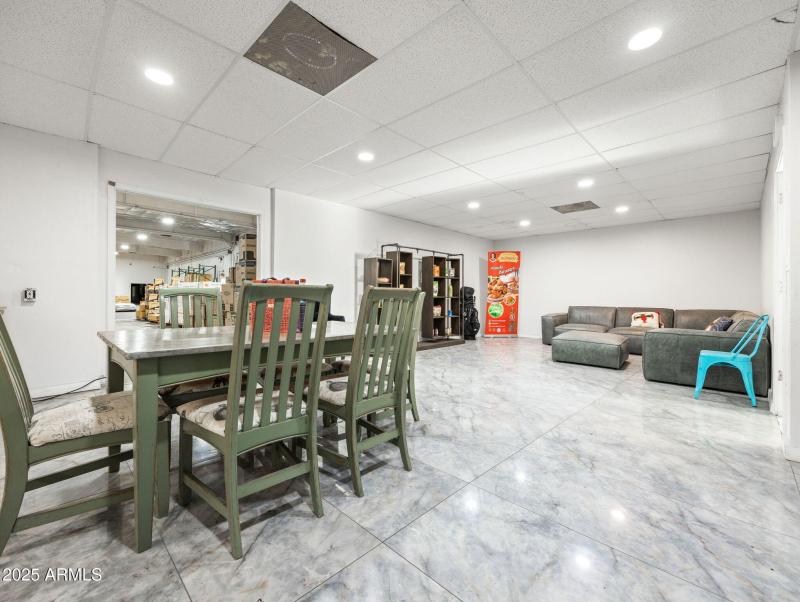 21-web-or-mls-4239 N 40th Ave-37