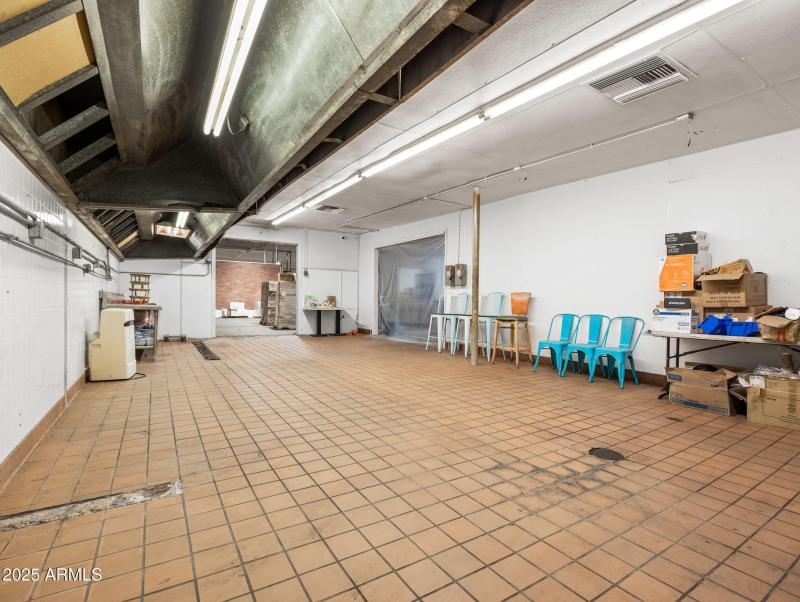 24-web-or-mls-4239 N 40th Ave-43