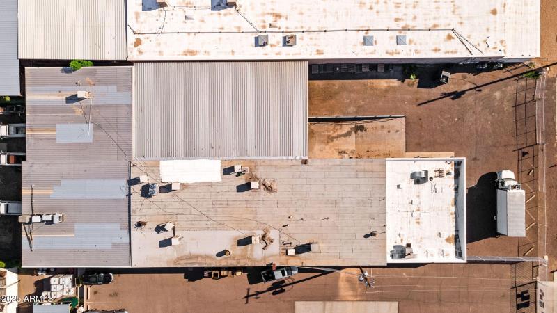 9-web-or-mls-4239 N 40th Ave-8