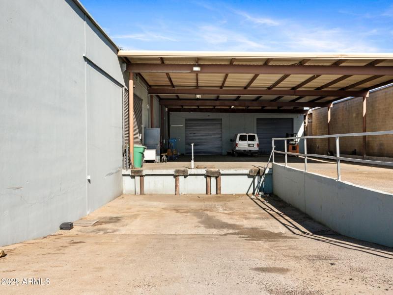 12-web-or-mls-4239 N 40th Ave-12