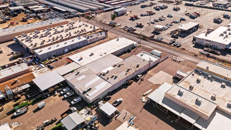 6-web-or-mls-4239 N 40th Ave-7