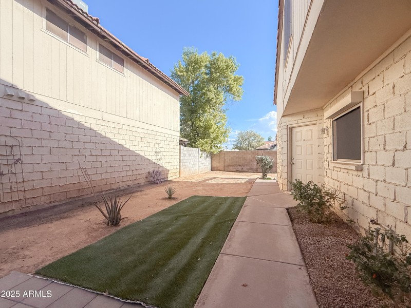 Spacious Side-yard with Artificial Turf