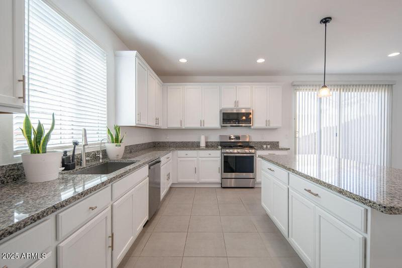 20250919_14118-W-Hackamore-Dr_05