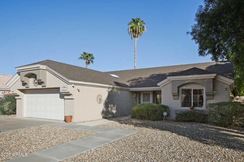 Nice shade tree in front