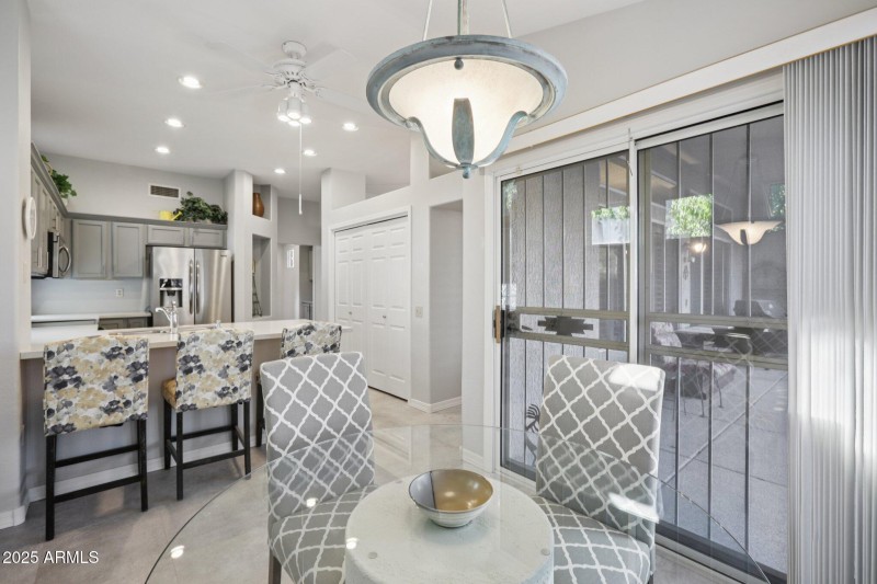 Eat in area off kitchen