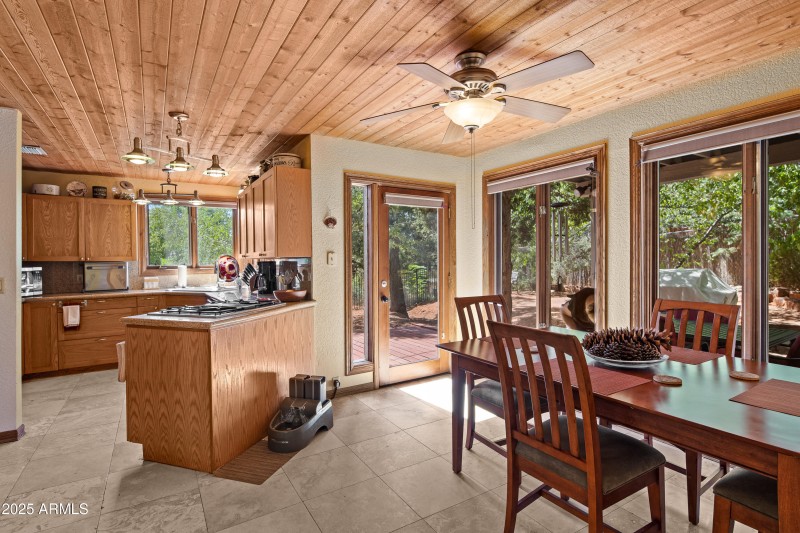 JL_747MountainShadows-interiors-CommonAr