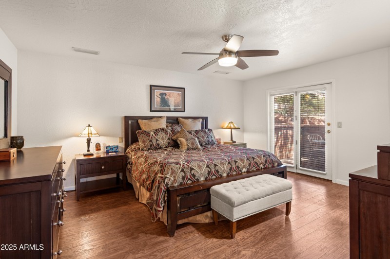 JL_747MountainShadows-interiors-PrimaryS