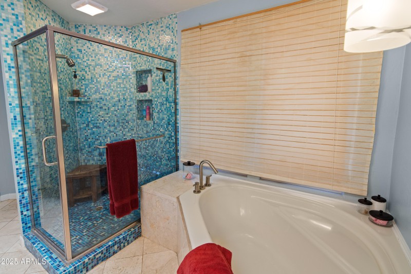 JL_747MountainShadows-interiors-PrimaryS